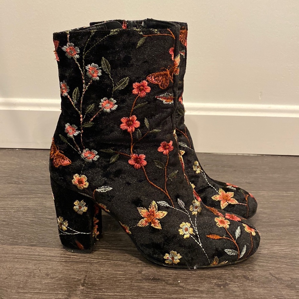 Elysess embroider boots